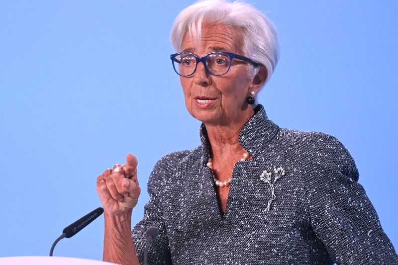 © Reuters. European Central Bank (ECB) President Christine Lagarde speaks to reporters following the Governing Council's monetary policy meeting in Frankfurt, Germany September 12, 2024. REUTERS/Jana Rodenbusch/File Photo