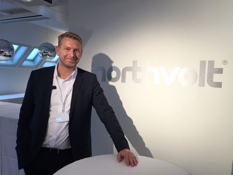 © Reuters. FILE PHOTO: Northvolt CEO Peter Carlsson poses for a picture at the company's offices in Stockholm, Sweden, March 7, 2017. REUTERS/Niklas Pollard/File Photo