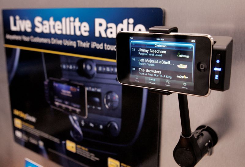 © Reuters. FILE PHOTO: An Apple iPhone is shown in a XM Skydock at the Sirius Satellite Radio booth during the 2010 International Consumer Electronics Show (CES) in Las Vegas, Nevada January 8, 2010. REUTERS/Steve Marcus/File Photo