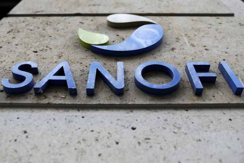 © Reuters. FILE PHOTO: The logo of Sanofi is seen at the company's headquarters in Paris, France, January 31, 2022. REUTERS/Violeta Santos Moura/File Photo