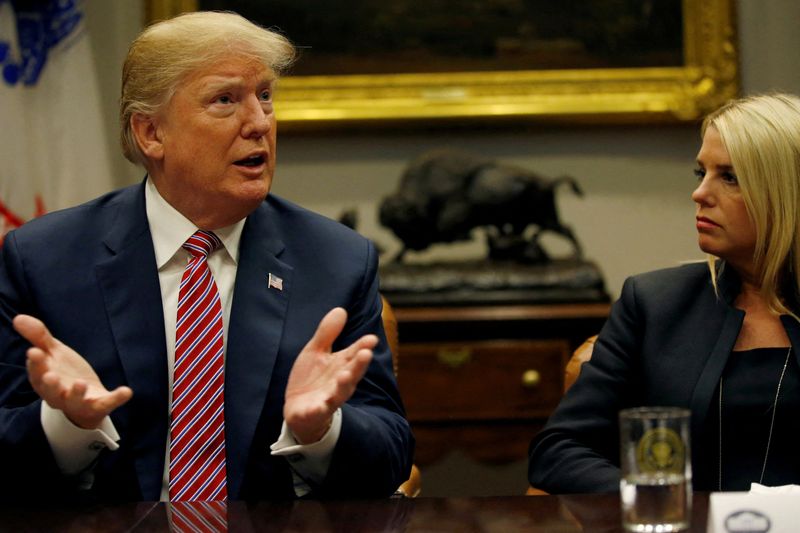 © Reuters. FILE PHOTO: U.S. President Donald Trump makes a point about gun safety in schools while Attorney General Pam Bondi (R-FL) listens during a meeting with local and state officials about improving school safety at the White House in Washington, U.S., February 22, 2018. REUTERS/Leah Millis/File Photo