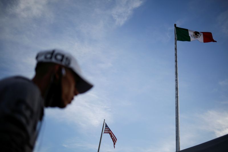 © Reuters. FILE PHOTO: The flags of the U.S. and Mexico flutter at the Paso del Norte border bridge as seen from Ciudad Juarez, Mexico, July 1, 2020. REUTERS/Jose Luis Gonzalez/File Photo