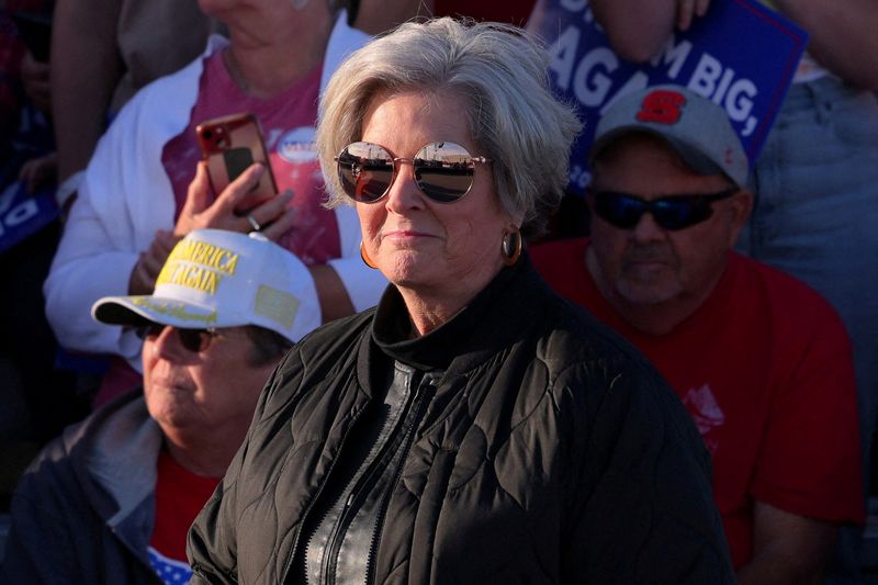 © Reuters. FILE PHOTO: Susie Wiles, senior advisor of Republican presidential nominee and former U.S. President Donald Trump, attends a rally in Kinston, North Carolina, U.S., November 3, 2024. REUTERS/Brian Snyder/ File Photo