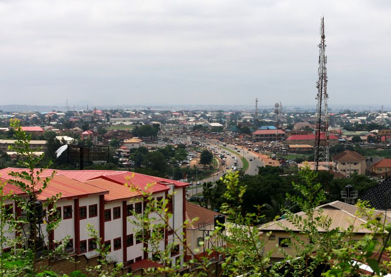 © Reuters. FILE PHOTO: A general view of Karu district in Abuja, Nigeria June 25, 2020. REUTERS/Afolabi Sotunde/File Photo