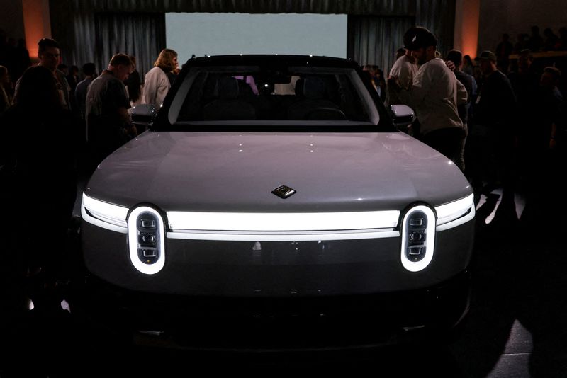 © Reuters. FILE PHOTO: Electric truck maker Rivian unveils R2 SUV during an event in Laguna Beach, California, U.S. March 7, 2024. REUTERS/Mike Blake/File Photo