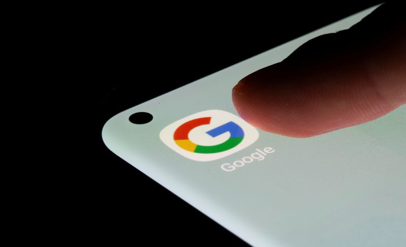 © Reuters. Google app is seen on a smartphone in this illustration taken, July 13, 2021. REUTERS/Dado Ruvic/Illustration