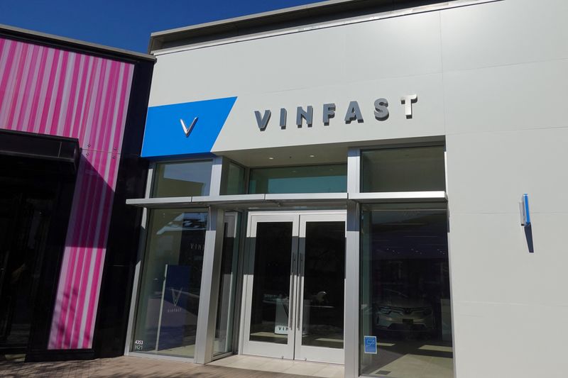 © Reuters. FILE PHOTO: A Vinfast electric vehicle store is shown at one of the company's retail locations in San Diego, California, U.S.,October 20, 2023. REUTERS/Mike Blake/File Photo