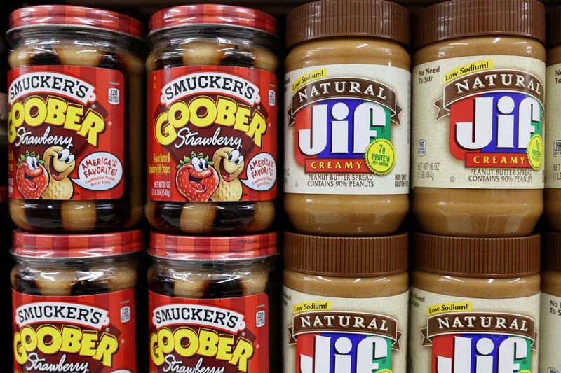 © Reuters. FILE PHOTO: Smucker's Goober Strawberry and Jif peanut butter, brands owned by The J.M. Smucker Company, are seen for sale in a store in Manhattan, New York City, U.S., November 22, 2021. REUTERS/Andrew Kelly/File Photo