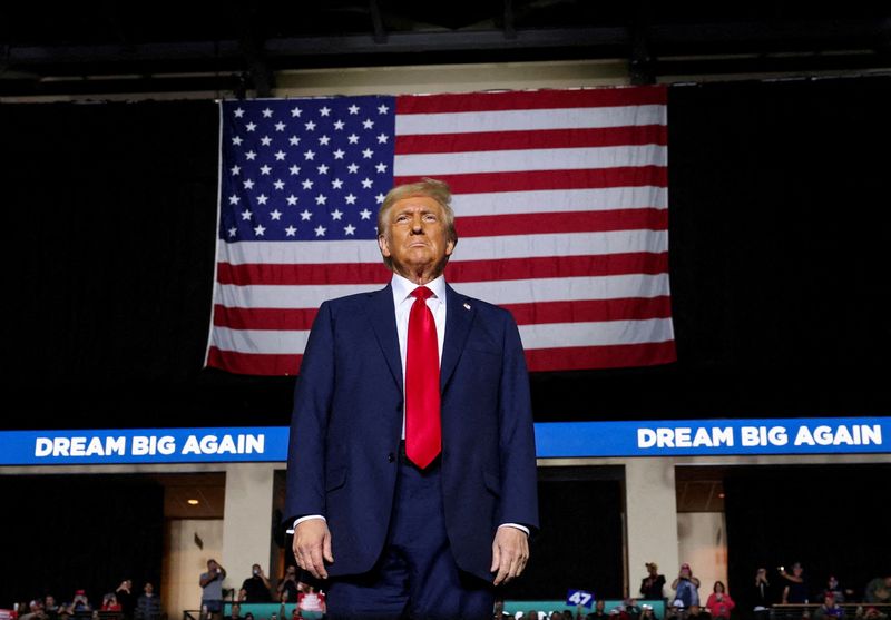 © Reuters. FILE PHOTO: President-elect Donald Trump attends a campaign event, in Allentown, Pennsylvania, U.S., October 29, 2024. REUTERS/Brendan McDermid/File Photo