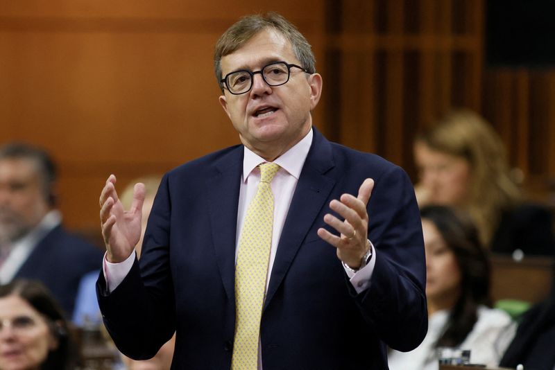 © Reuters. FILE PHOTO: Canada's Minister of Energy and Natural Resources Jonathan Wilkinson speaks during Question Period in the House of Commons on Parliament Hill in Ottawa, Ontario, Canada September 24, 2024. REUTERS/Blair Gable/File Photo