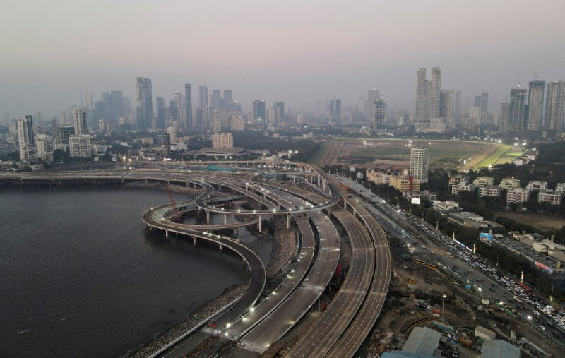 © Reuters. FILE PHOTO: A drone view of the construction work of the upcoming coastal road in Mumbai, India, March 7, 2024. REUTERS/Francis Mascarenhas/File Photo