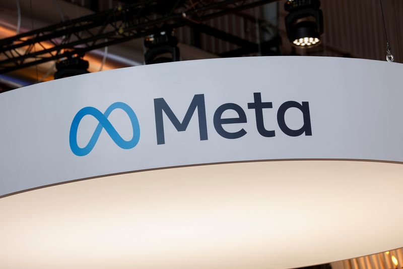 © Reuters. FILE PHOTO: A logo of Meta Platforms Inc. is seen at its booth, at the Viva Technology conference dedicated to innovation and startups, at Porte de Versailles exhibition center in Paris, France June 17, 2022. REUTERS/Benoit Tessier/File Photo