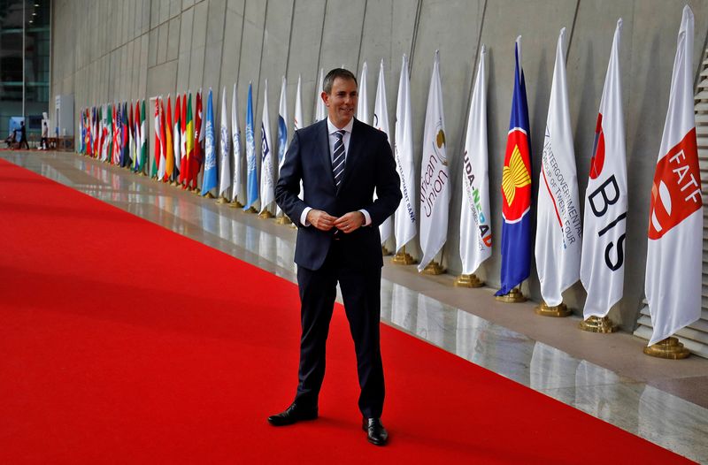 © Reuters. FILE PHOTO: Australian Treasurer Jim Chalmers poses for a photograph as he arrives to attend a G20 finance ministers' and Central Bank governors' meeting at Gandhinagar, India, July 18, 2023. REUTERS/Amit Dave/File Photo