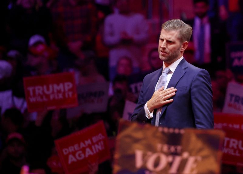 © Reuters. FILE PHOTO: Eric Trump attends a rally for Republican presidential nominee and former U.S. President Donald Trump at Madison Square Garden, in New York, U.S., October 27, 2024. REUTERS/Brendan McDermid/File Photo