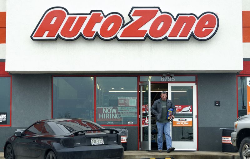 © Reuters. A customer leaves the AutoZone store in Broomfield, Colorado March 3, 2015. REUTERS/Rick Wilking/File photo