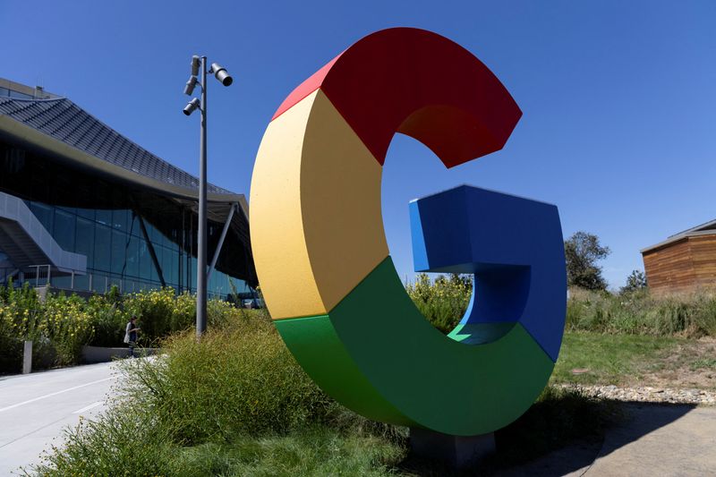 © Reuters. FILE PHOTO: The logo of Google is seen outside Google Bay View facilities during the Made by Google event in Mountain View, California, U.S. August 13, 2024. REUTERS/Manuel Orbegozo/File Photo