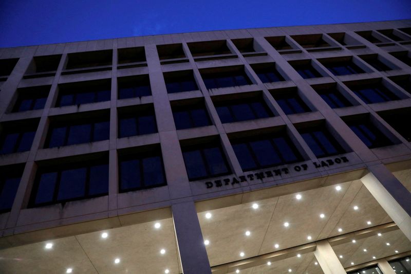 © Reuters. FILE PHOTO: The Department of Labor headquarters is seen in Washington, D.C., U.S., May 13, 2021. REUTERS/Andrew Kelly/File Photo