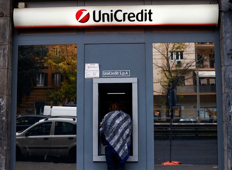 © Reuters. FILE PHOTO: A person uses an ATM at a UniCredit bank branch in Rome, Italy, November 25, 2024. REUTERS/Yara Nardi/File Photo