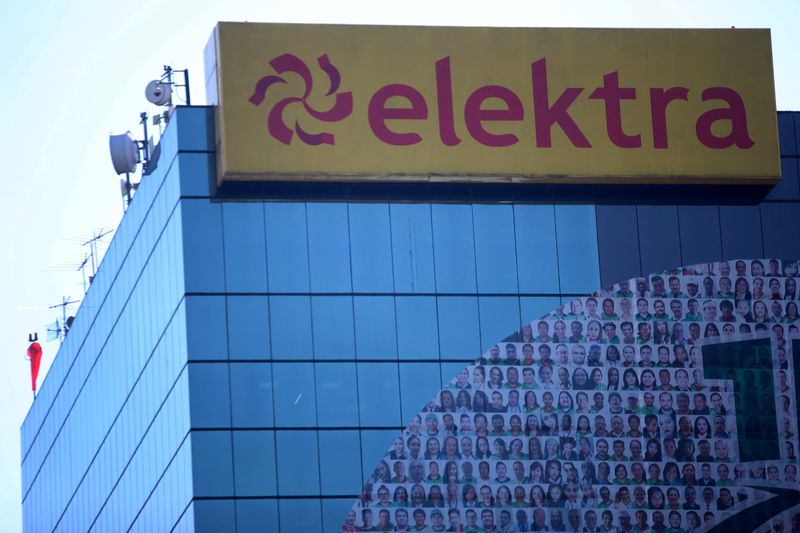 © Reuters. FILE PHOTO: An Elektra corporate building is seen in Mexico City, Mexico, November 16, 2017. REUTERS/Edgard Garrido/File Photo