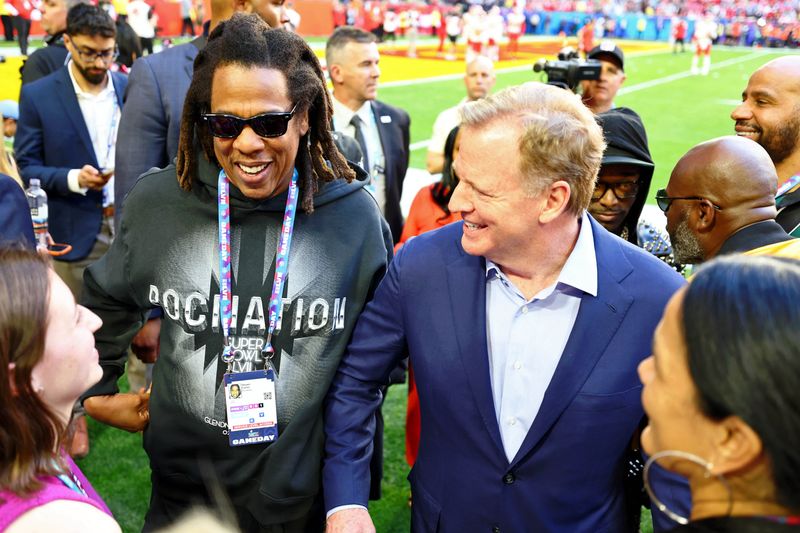 © Reuters. FILE PHOTO: Feb 12, 2023; Glendale, Arizona, US; Recording artist Jay-Z with NFL commissioner Roger Goodell before Super Bowl LVII at State Farm Stadium. Mandatory Credit: Mark J. Rebilas-USA TODAY Sports/File Photo