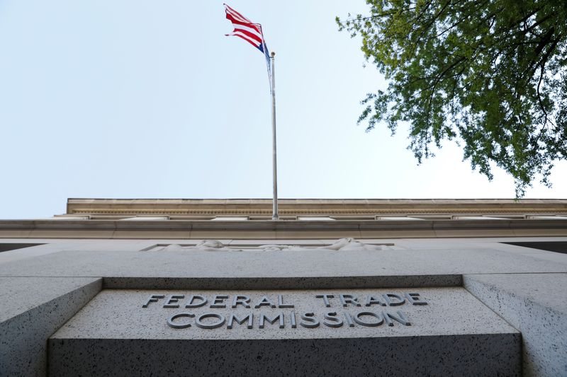 © Reuters. FILE PHOTO: Signage is seen at the Federal Trade Commission headquarters in Washington, D.C., U.S., August 29, 2020. REUTERS/Andrew Kelly/File Photo