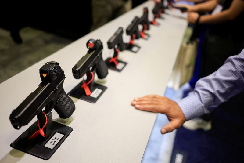 © Reuters. FILE PHOTO: Handguns are displayed at the Glock, Inc. booth at Special Operations Forces (SOF) Week for defense companies, in Tampa, Florida, U.S., May 7, 2024.  REUTERS/Luke Sharrett/File Photo