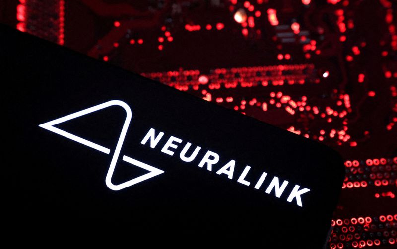 © Reuters. FILE PHOTO: A smartphone with a Neuralink logo displayed is placed on a computer motherboard in this illustration taken on May 15, 2024. REUTERS/Dado Ruvic/Illustration/File Photo