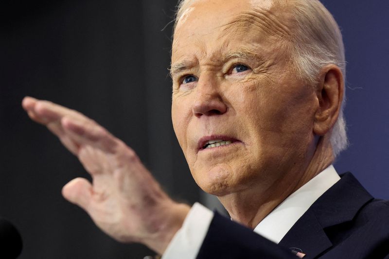 © Reuters. FILE PHOTO: U.S. President Joe Biden delivers remarks on the economy at the Brookings Institution in Washington, DC, U.S. December 10, 2024. REUTERS/Kevin Lamarque/File Photo