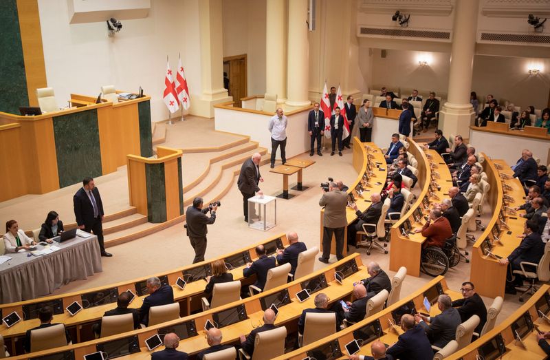 © Reuters. Parliament members vote to elect a new president, in Tbilisi, Georgia December 14, 2024.  REUTERS/Daro Sulakauri