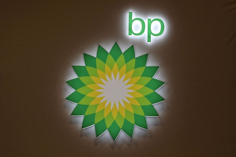 © Reuters. FILE PHOTO: The logo of British multinational oil and gas company BP is displayed at their booth during the LNG 2023 energy trade show in Vancouver, British Columbia, Canada, July 12, 2023. REUTERS/Chris Helgren/File Photo