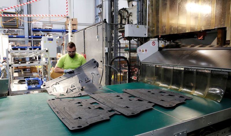 © Reuters. FILE PHOTO: An employee holds an underfloor shield in production at a plant of Swiss car parts supplier Autoneum in Sevelen, Switzerland September 5, 2019. Picture taken September 5, 2019. REUTERS/Arnd Wiegmann/File Photo