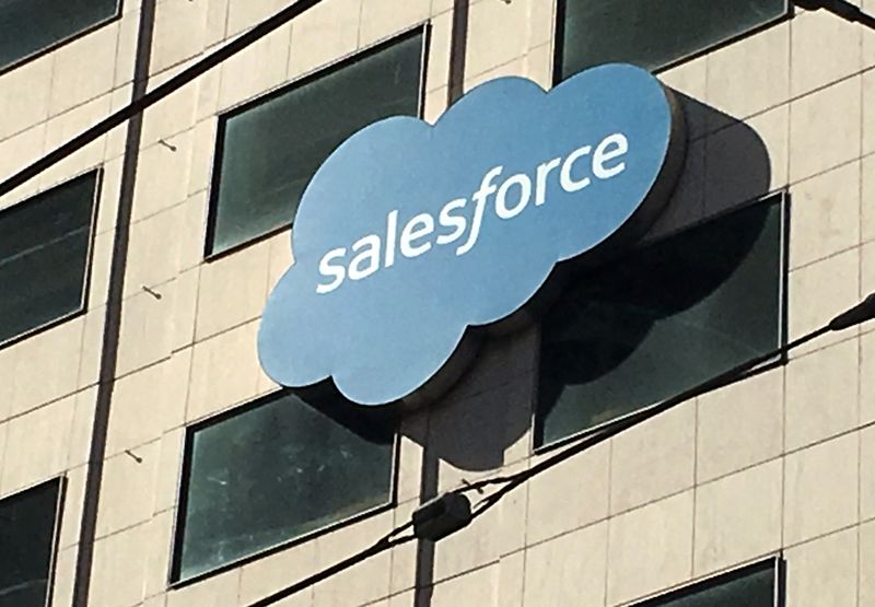 © Reuters. FILE PHOTO: The Salesforce logo is pictured on a building in San Francisco, California, U.S. October 12, 2016. REUTERS/Lily Jamali/File Photo