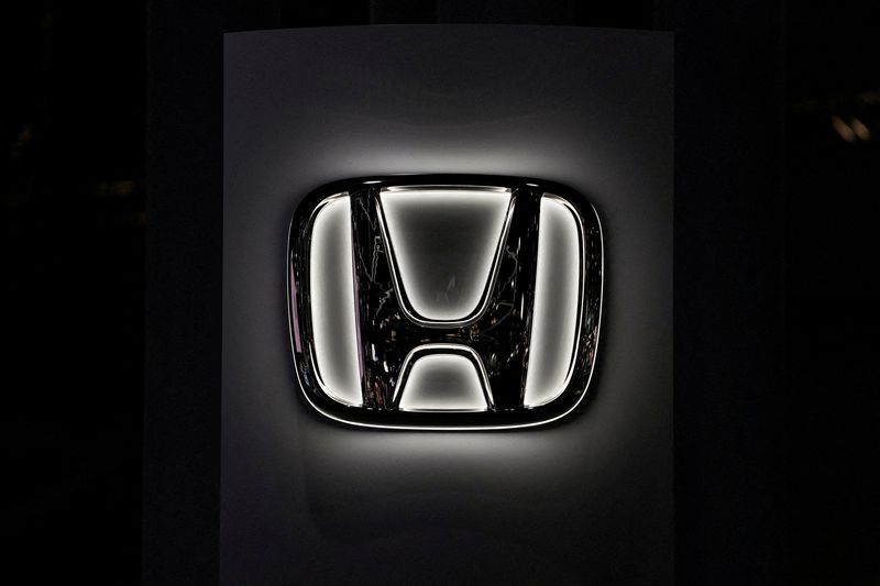 © Reuters. FILE PHOTO: A Honda logo is seen during the New York International Auto Show, in Manhattan, New York City, U.S., April 5, 2023. REUTERS/David 'Dee' Delgado/File Photo