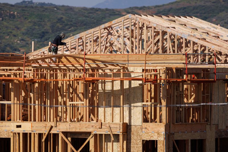 © Reuters. Single-family residential homes are shown under construction in Menifee, California, U.S., March 28, 2024.  REUTERS/Mike Blake/File photo