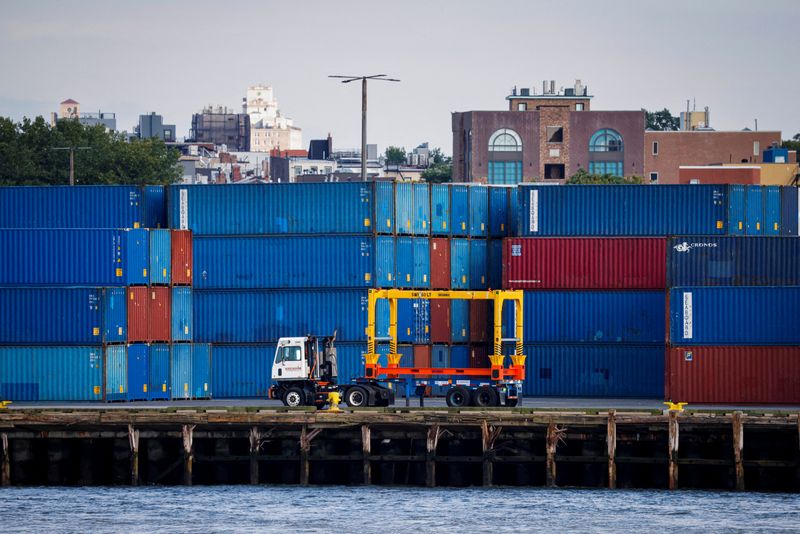 © Reuters. FILE PHOTO: Shipping containers are stacked on a pier at the Red Hook Terminal in Brooklyn, New York, U.S., September 20, 2024.  REUTERS/Brendan McDermid/File Photo