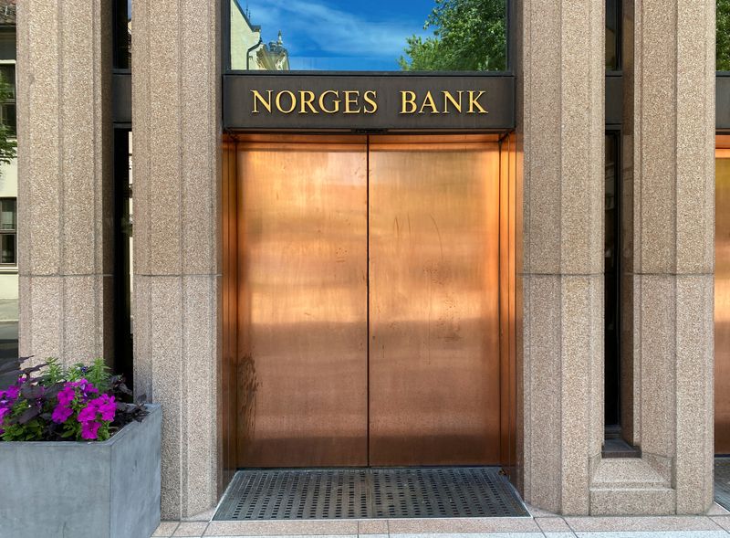 © Reuters. FILE PHOTO: A view shows the building of Norway’s central bank (Norges Bank) in Oslo, Norway, June 23, 2022.  REUTERS/Victoria Klesty/File Photo