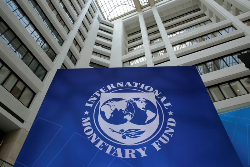 © Reuters. FILE PHOTO: The International Monetary Fund logo is seen during the IMF/World Bank spring meetings in Washington, U.S., April 21, 2017. REUTERS/Yuri Gripas/File Photo