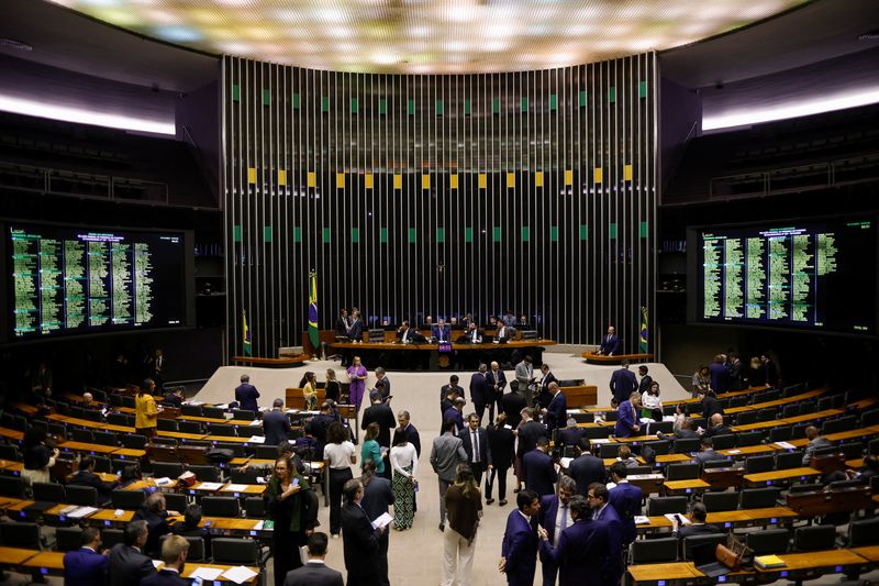 © Reuters. Brazil's Lower House Speaker Arthur Lira attends a session at the plenary Chamber of Deputies in Brasilia, Brazil December 19, 2024. REUTERS/Adriano Machado