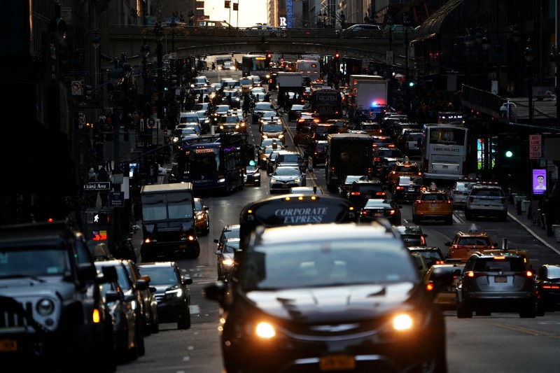 © Reuters. FILE PHOTO: Traffic is pictured at twilight along 42nd St. in the Manhattan borough of New York, U.S., March 27, 2019.   REUTERS/Carlo Allegri/File Photo