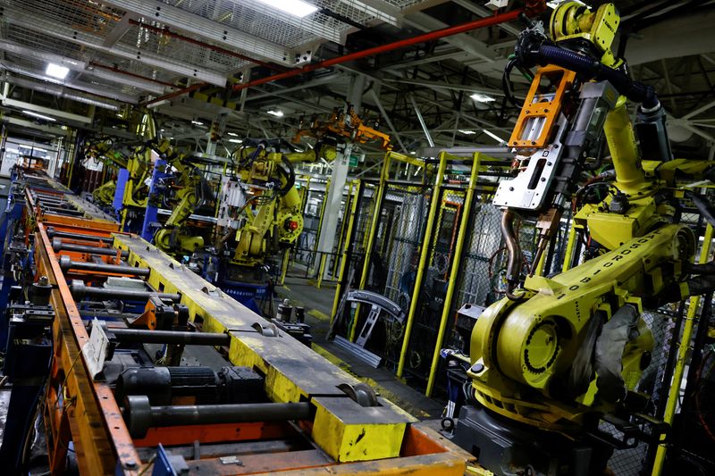 © Reuters. FILE PHOTO: Manufacturing equipment is seen during a tour of Foxconn's electric vehicle production facility in Lordstown, Ohio, U.S. November 30, 2022. REUTERS/Quinn Glabicki/File Photo