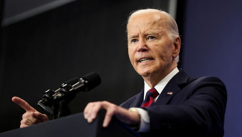 © Reuters. FILE PHOTO: U.S. President Joe Biden delivers remarks on the economy at the Brookings Institution in Washington, DC, U.S. December 10, 2024. REUTERS/Kevin Lamarque/File Photo