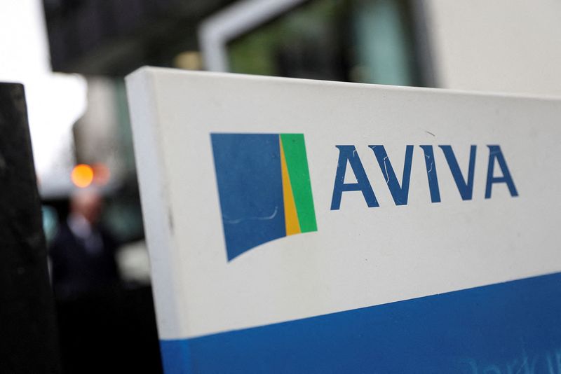 © Reuters. FILE PHOTO: The Aviva logo sits outside the company head office in the city of London, Britain March 7, 2019. REUTERS/Simon Dawson