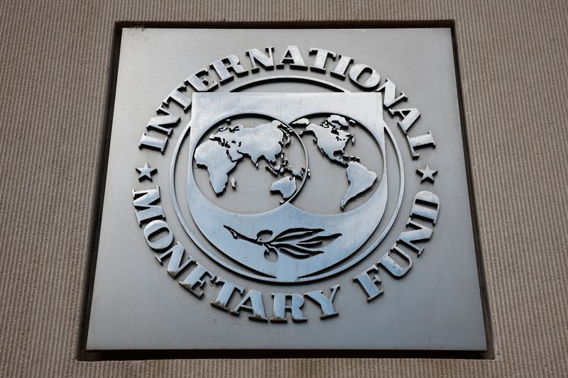 © Reuters. FILE PHOTO: A view of the International Monetary Fund (IMF) logo at its headquarters in Washington, D.C., U.S., November 24, 2024. REUTERS/Benoit Tessier/File Photo