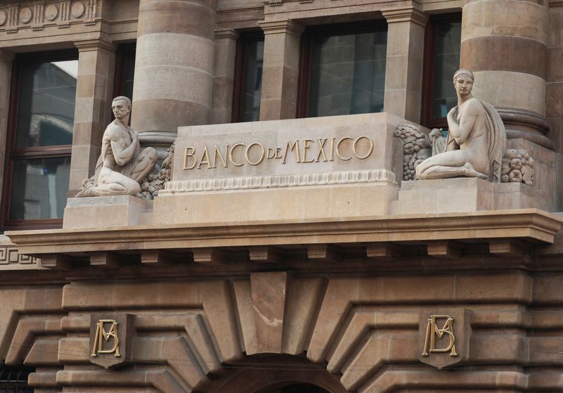 © Reuters. FILE PHOTO: The logo of Mexico's Central Bank (Banco de Mexico) is seen at its building in downtown Mexico City, Mexico April 24, 2024. REUTERS/Henry Romero/File Photo