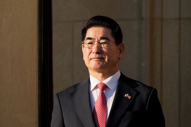 © Reuters. FILE PHOTO: South Korea's Defense Minister Kim Yong-hyun looks on as he meets with U.S. Defense Secretary Lloyd Austin (not pictured) during the U.S.-ROK Security Consultative Meeting at the Pentagon in Washington, U.S., October 30, 2024. REUTERS/Elizabeth Frantz/File Photo