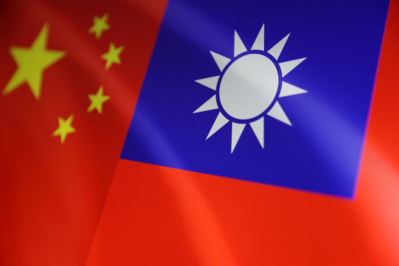 © Reuters. FILE PHOTO: Chinese and Taiwanese flags are seen in this illustration, August 6, 2022. REUTERS/Dado Ruvic/Illustration/File Photo