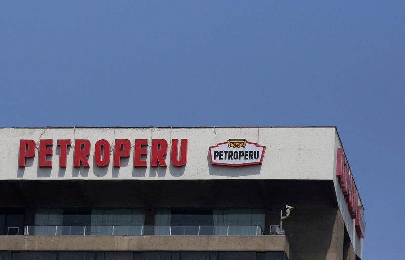 © Reuters. FILE PHOTO: The headquarters of Petroleos del Peru (Petroperu), a state company dedicated to the refining, distribution and marketing of fuels, is seen at the district of San Isidro in Lima, Peru, May 4, 2017. REUTERS/Mariana Bazo/File Photo