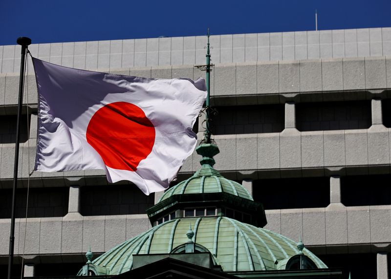 © Reuters. The Japanese national flag waves at the Bank of Japan building in Tokyo, Japan March 18, 2024. REUTERS/Kim Kyung-Hoon