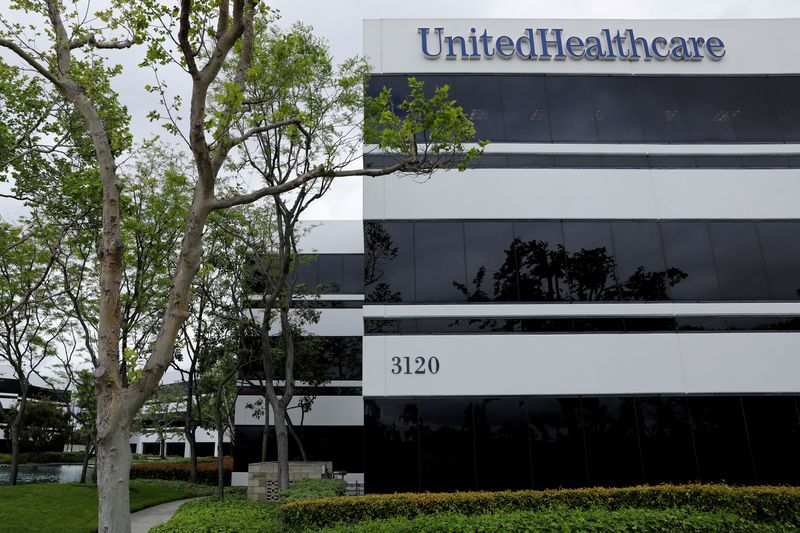 © Reuters. FILE PHOTO: The corporate logo of the UnitedHealth Group appears on the side of one of their office buildings in Santa Ana, California, U.S., April 13, 2020.  REUTERS/Mike Blake/File Photo