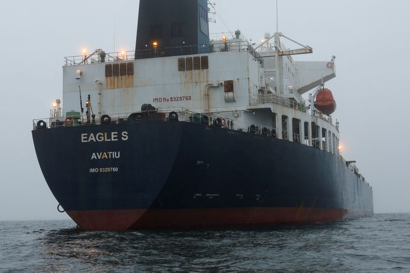 © Reuters. Oil tanker Eagle S is moored at sea off the coast of Porkkala, Finland December 27, 2024. Pete Aarre-Ahtio / Ilta-Sanomat via REUTERS